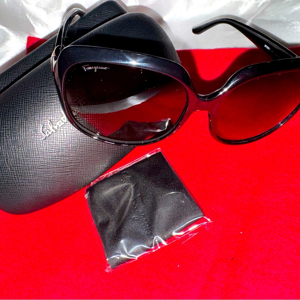 🔥NEW SALVATORE FERRAGAMO SUNGLASSES (FULLSET)🔥